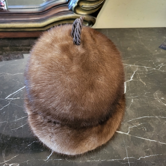 Fur hat hand made for EATON - Picture 11 of 17